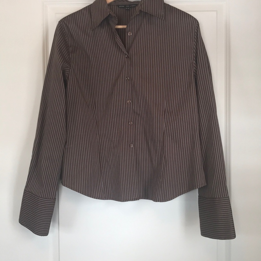Women’s shirt.